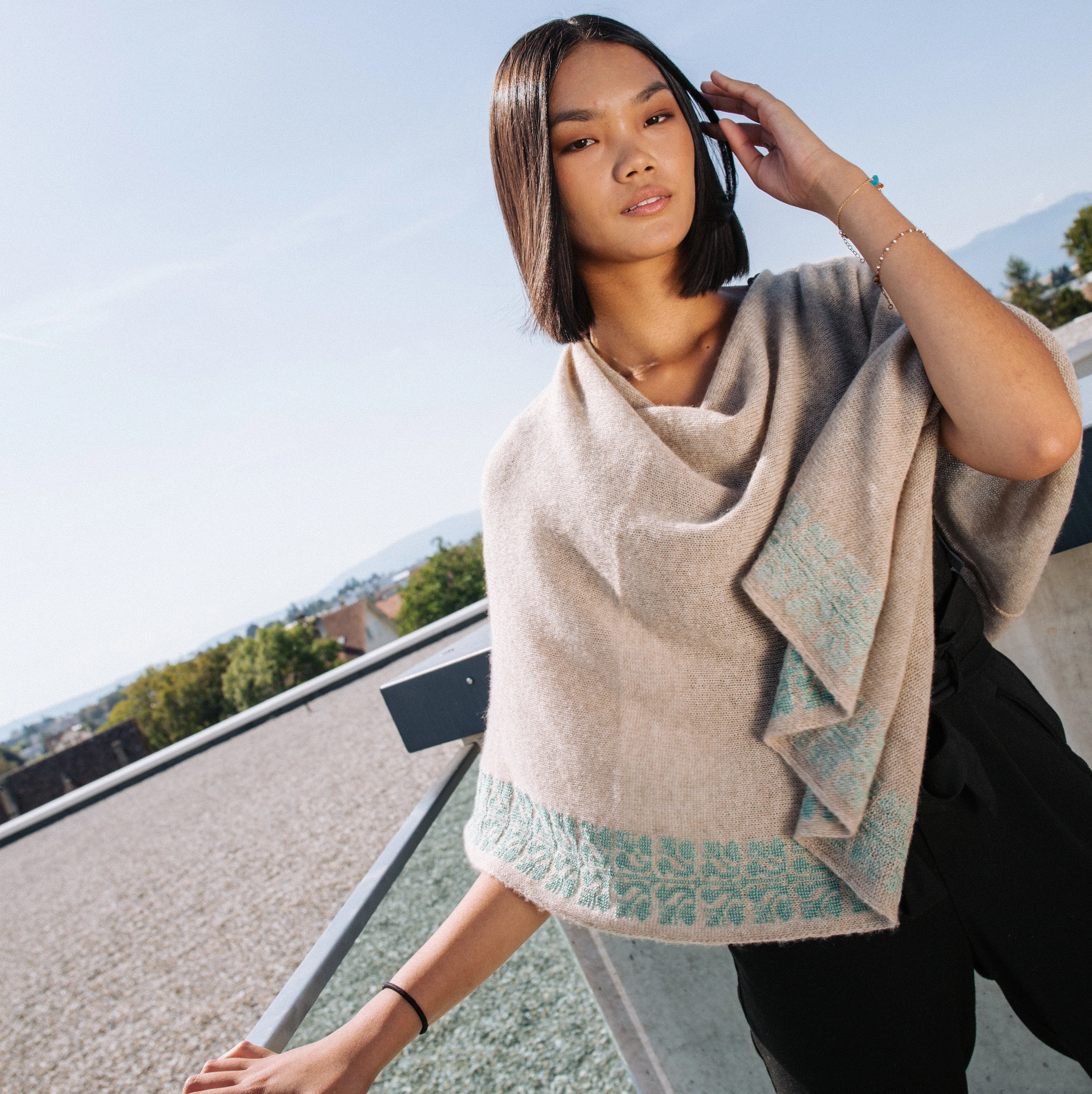 BEIGE CASHMERE PONCHO