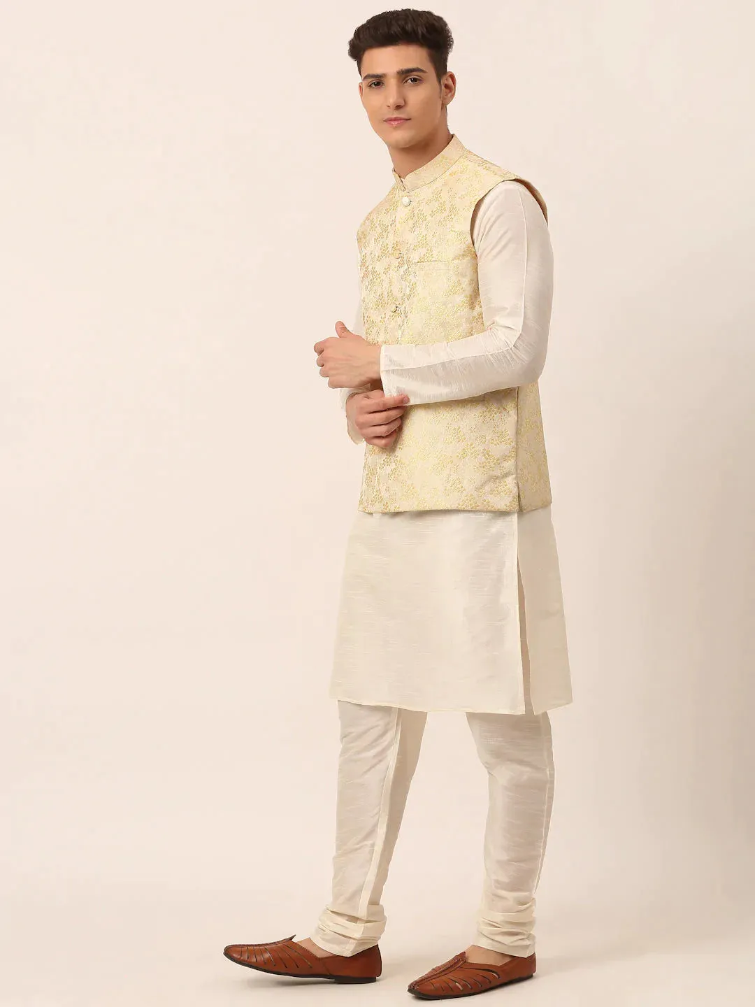 Men'S Solid Kurta Pyjama With Golden Floral Embroidered Nehru Jacket