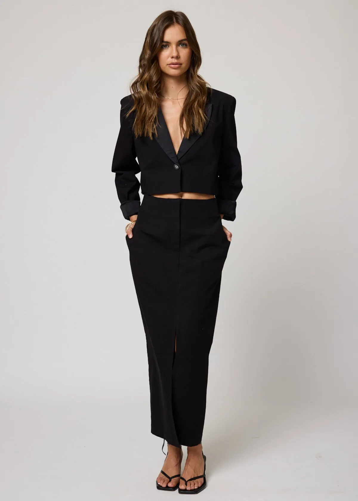 THE MATTE TWILL CROP BLAZER