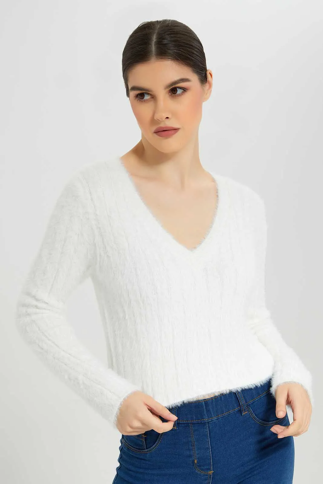 Women Ivory V-Neck Knitted Pullover